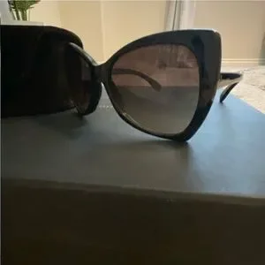 EUC Tom Ford Nico Sunglasses EUC Tom Ford Nico Sunglasses main image 2